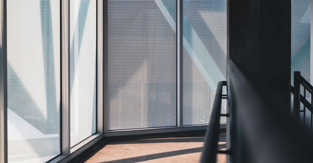 Comment prévenir les fissures sur vos vitrages : astuces pratiques